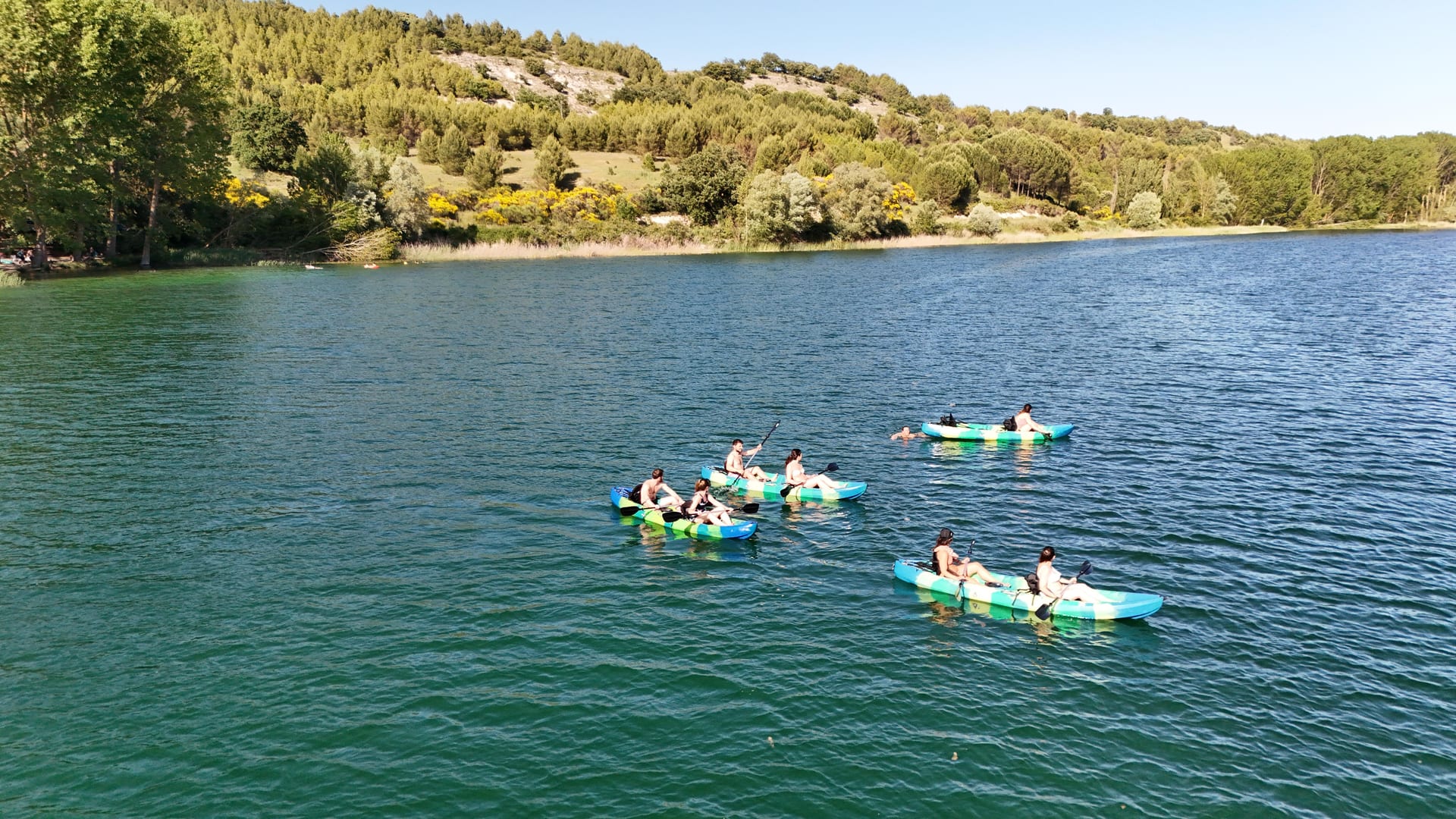 Kayak en el embalse de Encinas de Esgueva: naturaleza, calma y diversión